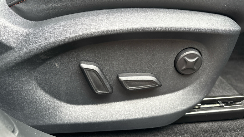 MG HS 1.5 T-GDI Trophy 5dr DCT Petrol Hatchback